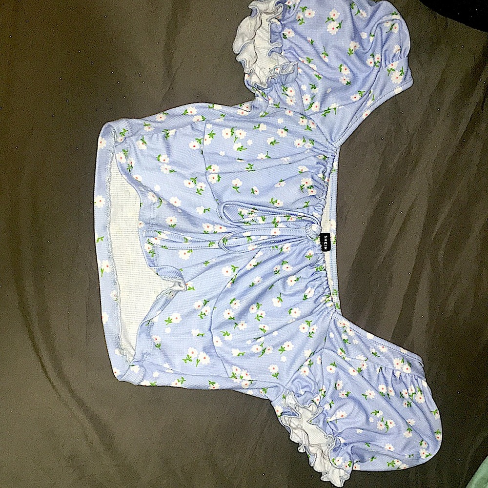 Cute blue crop top